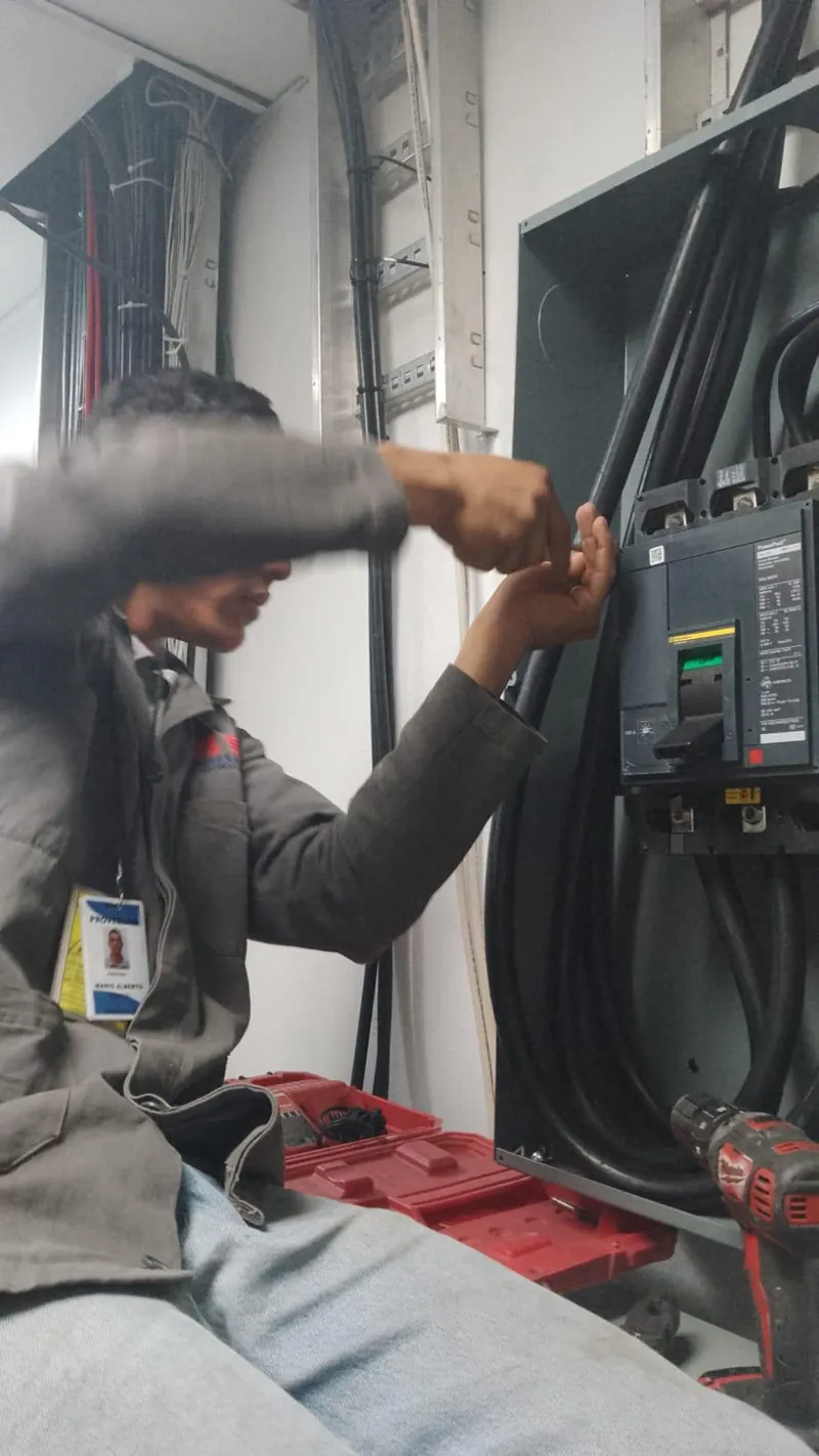 Ajuste de componentes internos de equipo frigorífico — MR Refrigeración en Guadalajara