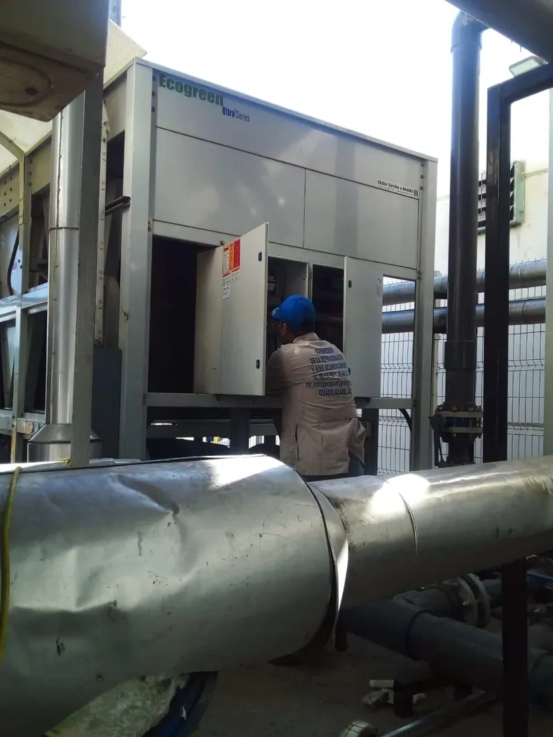 Gabinete industrial y conductos de ventilación — MR Refrigeración en Guadalajara