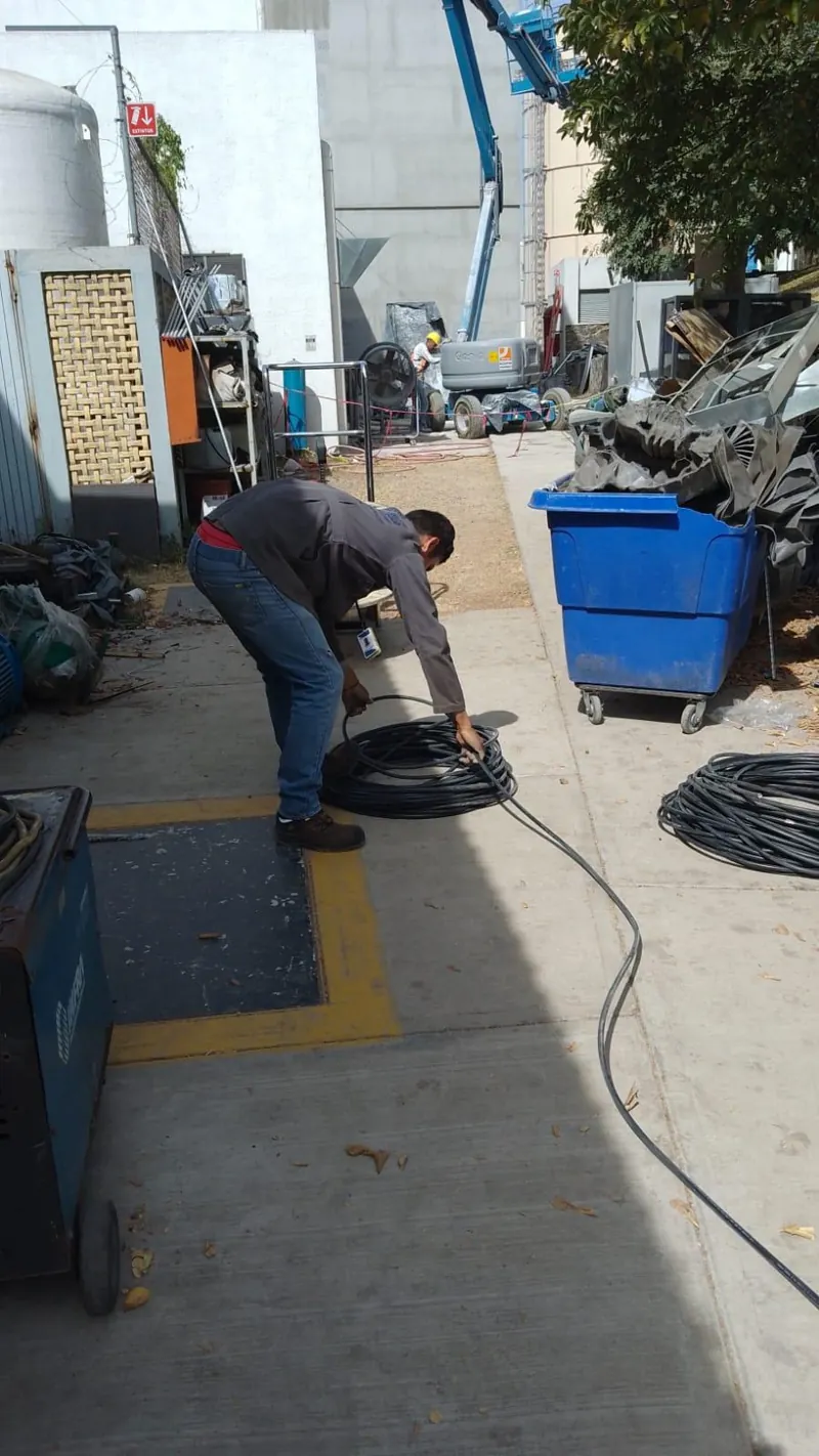 Mantenimiento de condensadoras en azotea — MR Refrigeración en Guadalajara