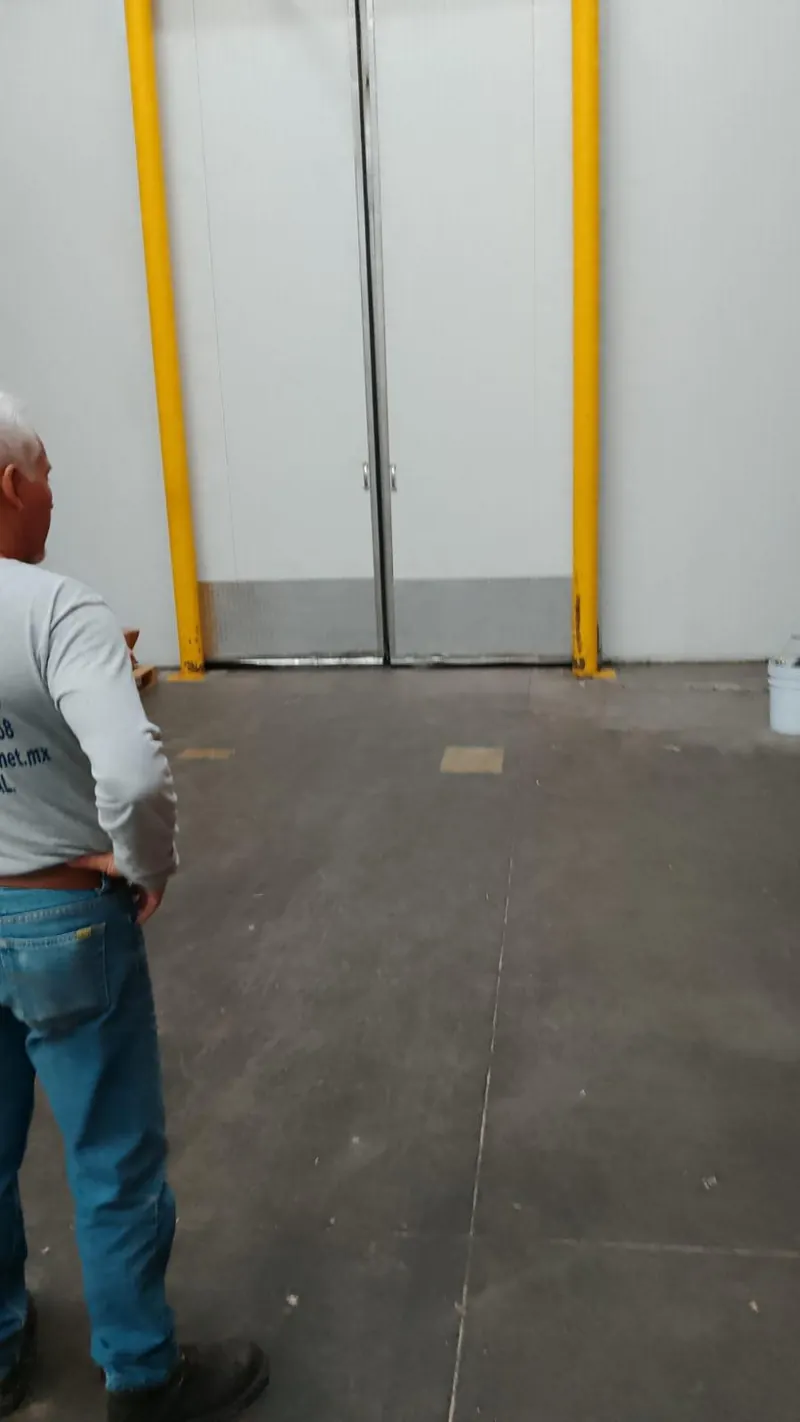 Puerta aislada y paneles de acceso a cuarto frío para cámaras de refrigeración en Guadalajara