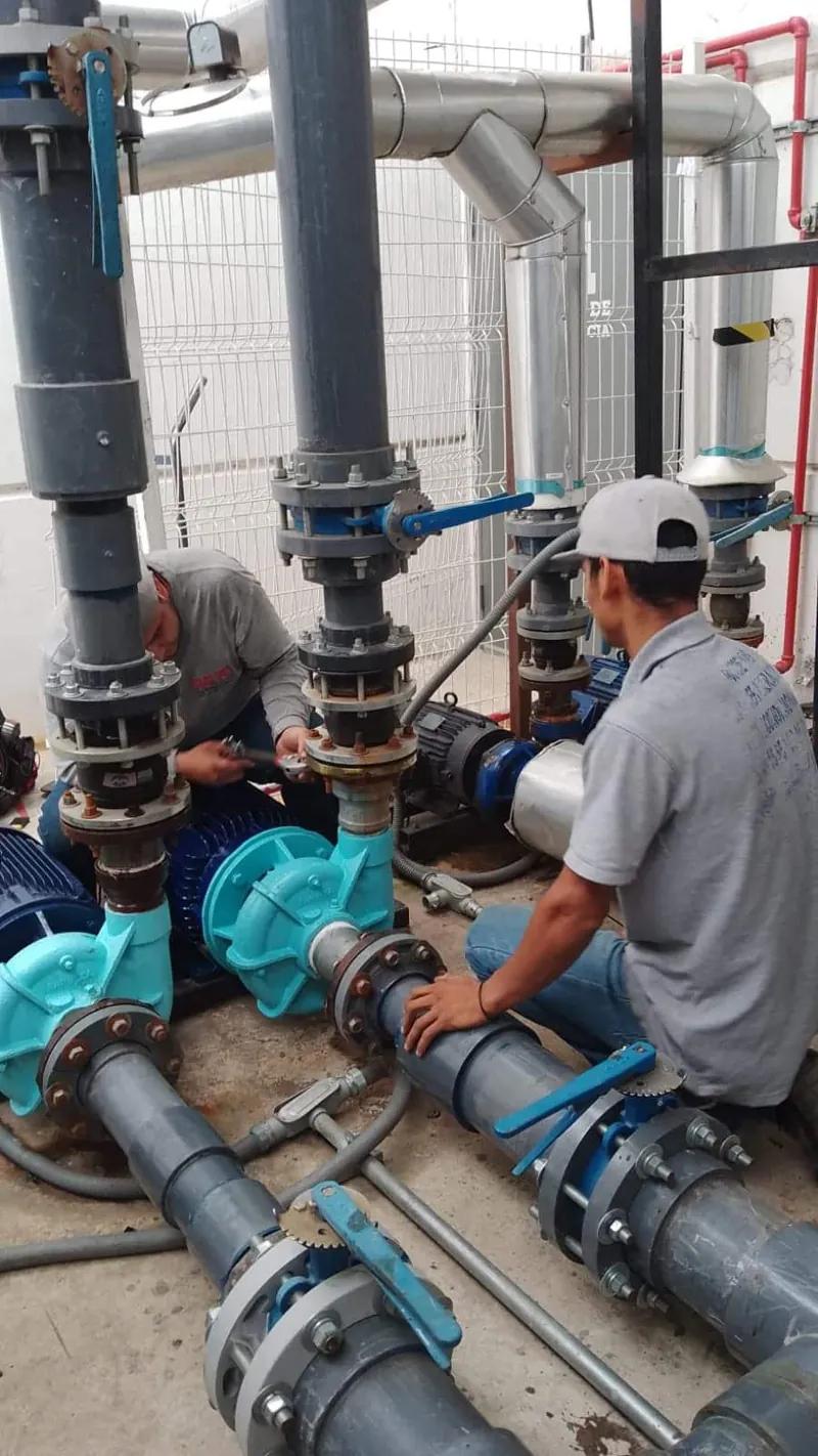 Revisión de bombas y tuberías de agua — MR Refrigeración en Guadalajara