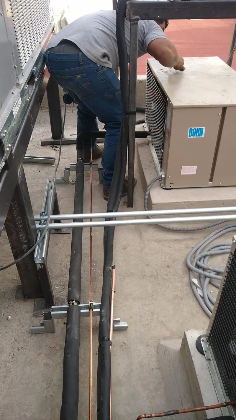 Servicio a equipo instalado sobre cubierta — MR Refrigeración en Guadalajara
