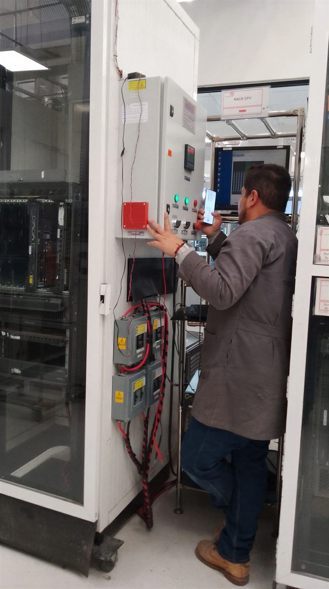 Tablero de control de instalación frigorífica industrial — MR Refrigeración en Guadalajara